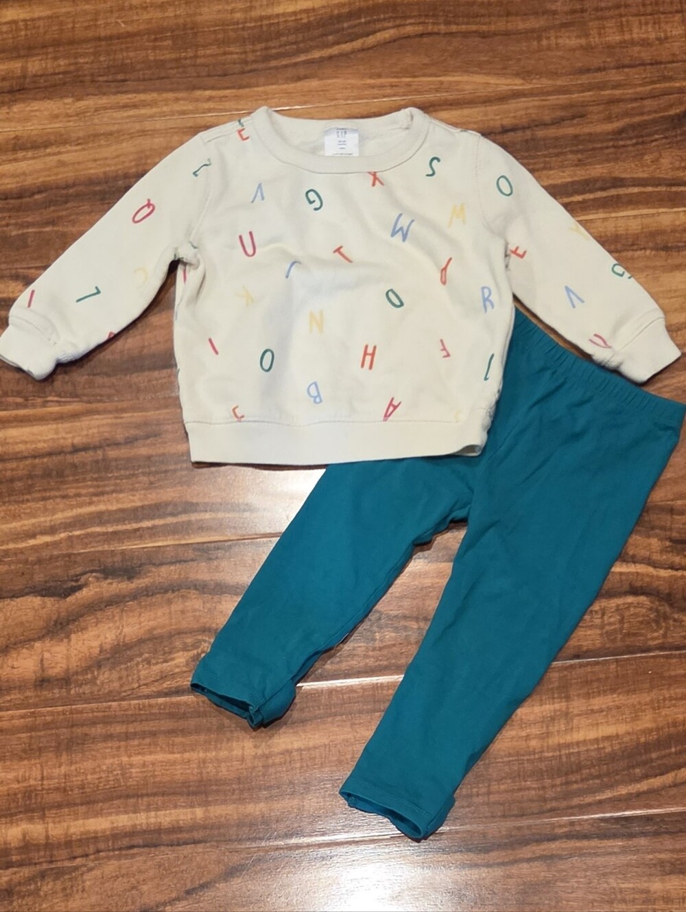 GAP Baby EUC 18-24 Months Sweatshirt and Green Bow Leggings
